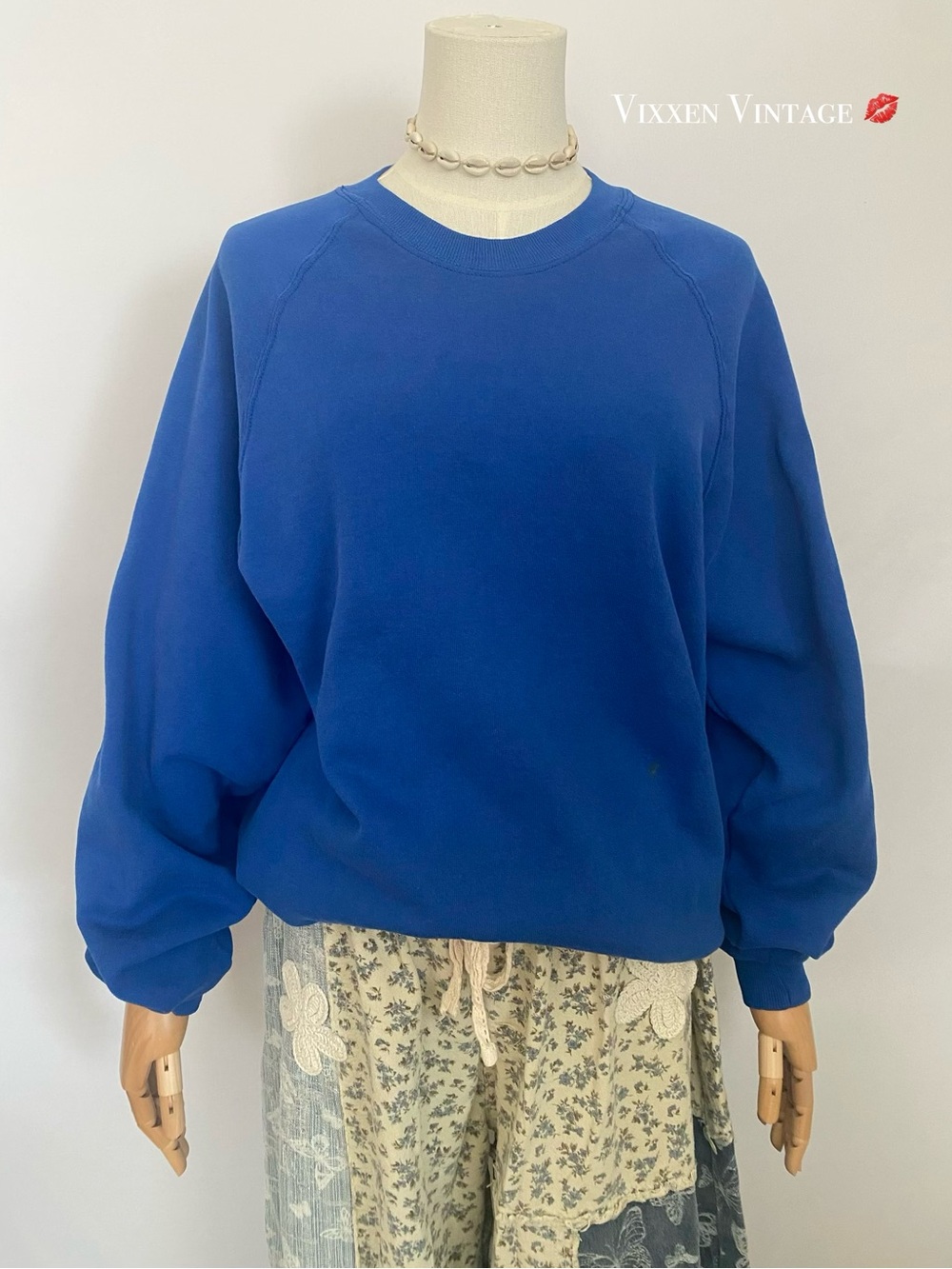 VINTAGE 1990'S JERZEES UNISEX RAGLAN CREWNECK SWEATSHIRT IN ROYAL BLUE